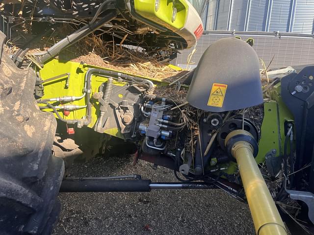 Image of CLAAS Lexion 8600 equipment image 4