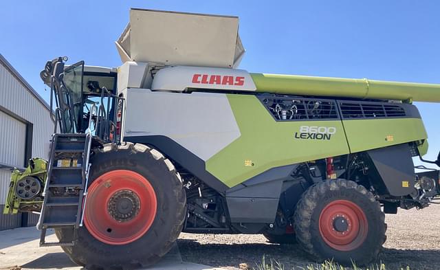 Image of CLAAS Lexion 8600 equipment image 2