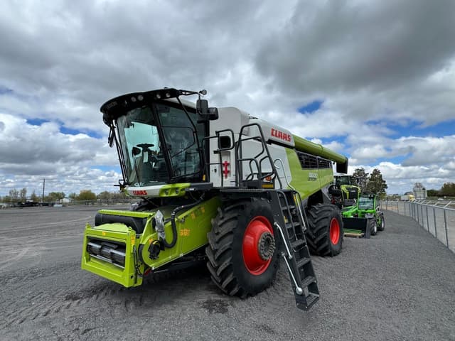 Image of CLAAS Lexion 8600 equipment image 1