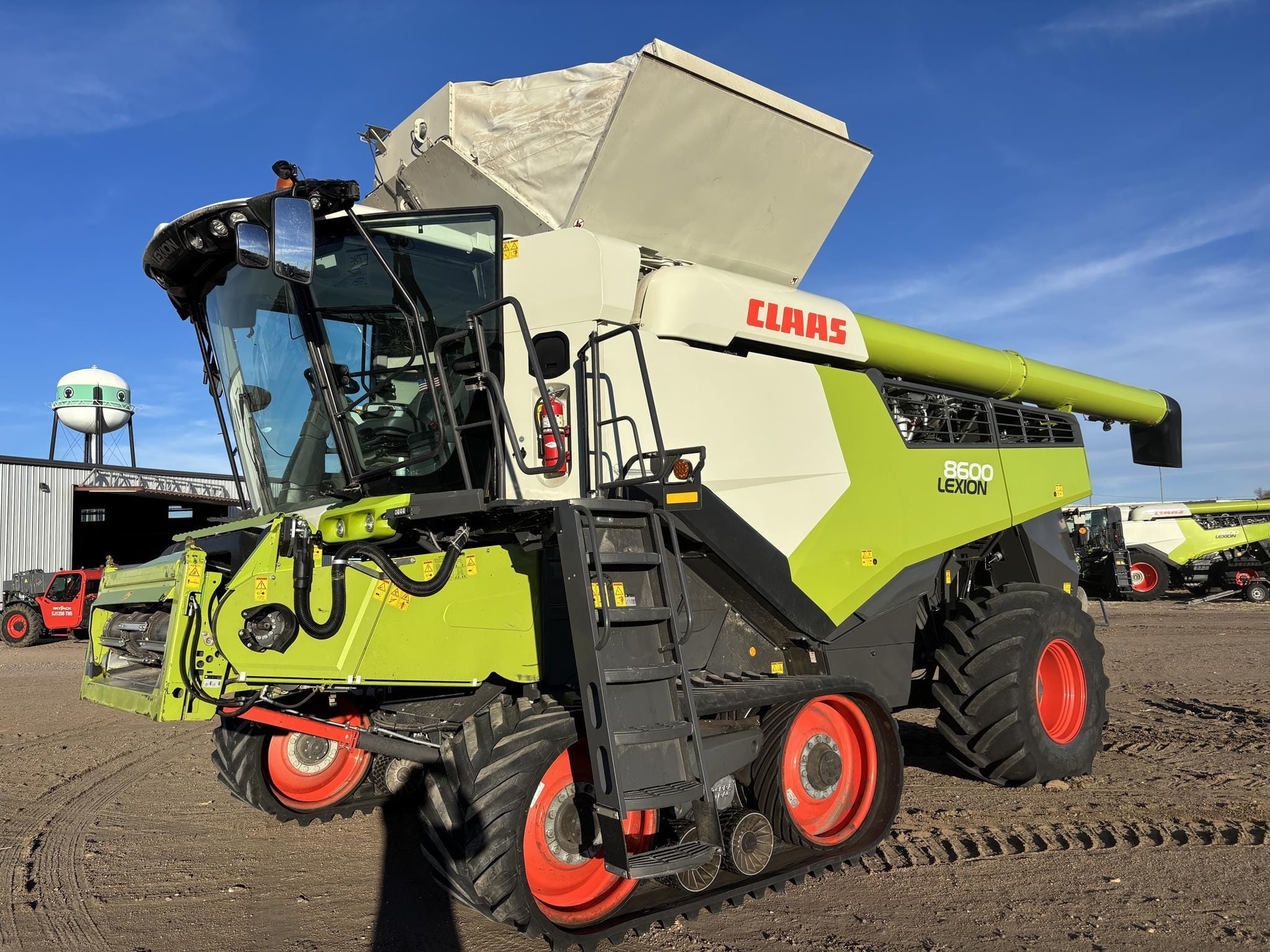2022 CLAAS Lexion 8600TT Equipment Image0