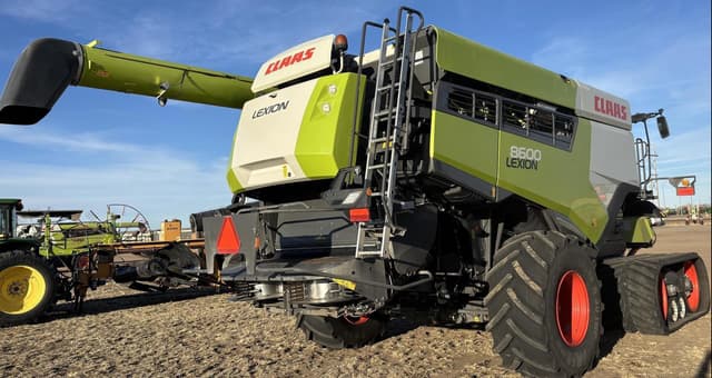 Image of CLAAS Lexion 8600TT equipment image 4