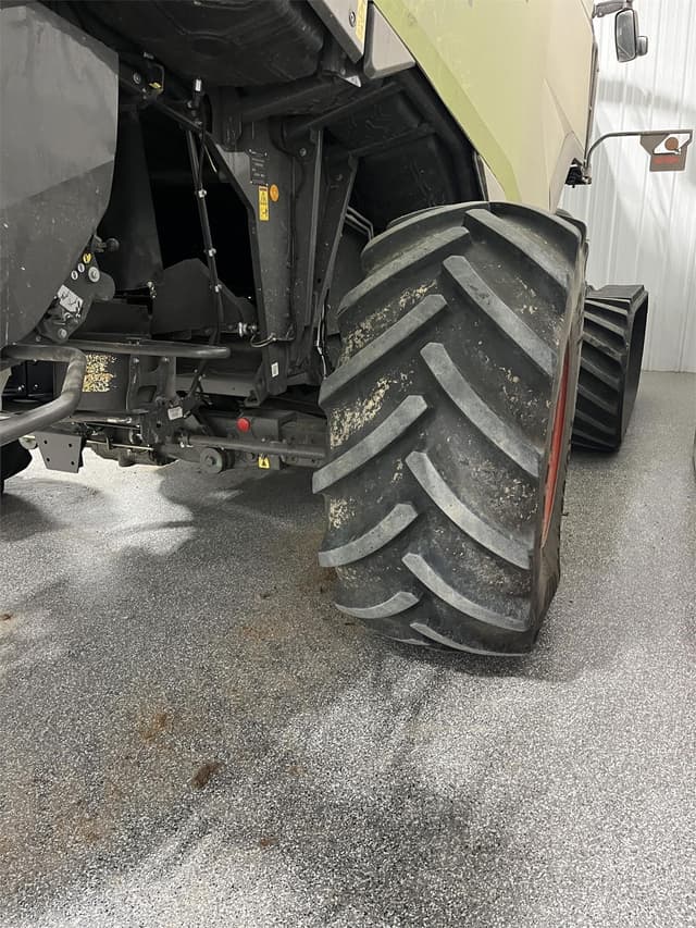 Image of CLAAS Lexion 8600TT equipment image 2