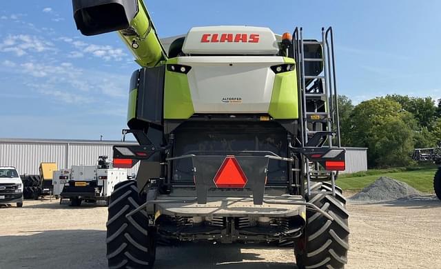 Image of CLAAS Lexion 8600TT equipment image 3