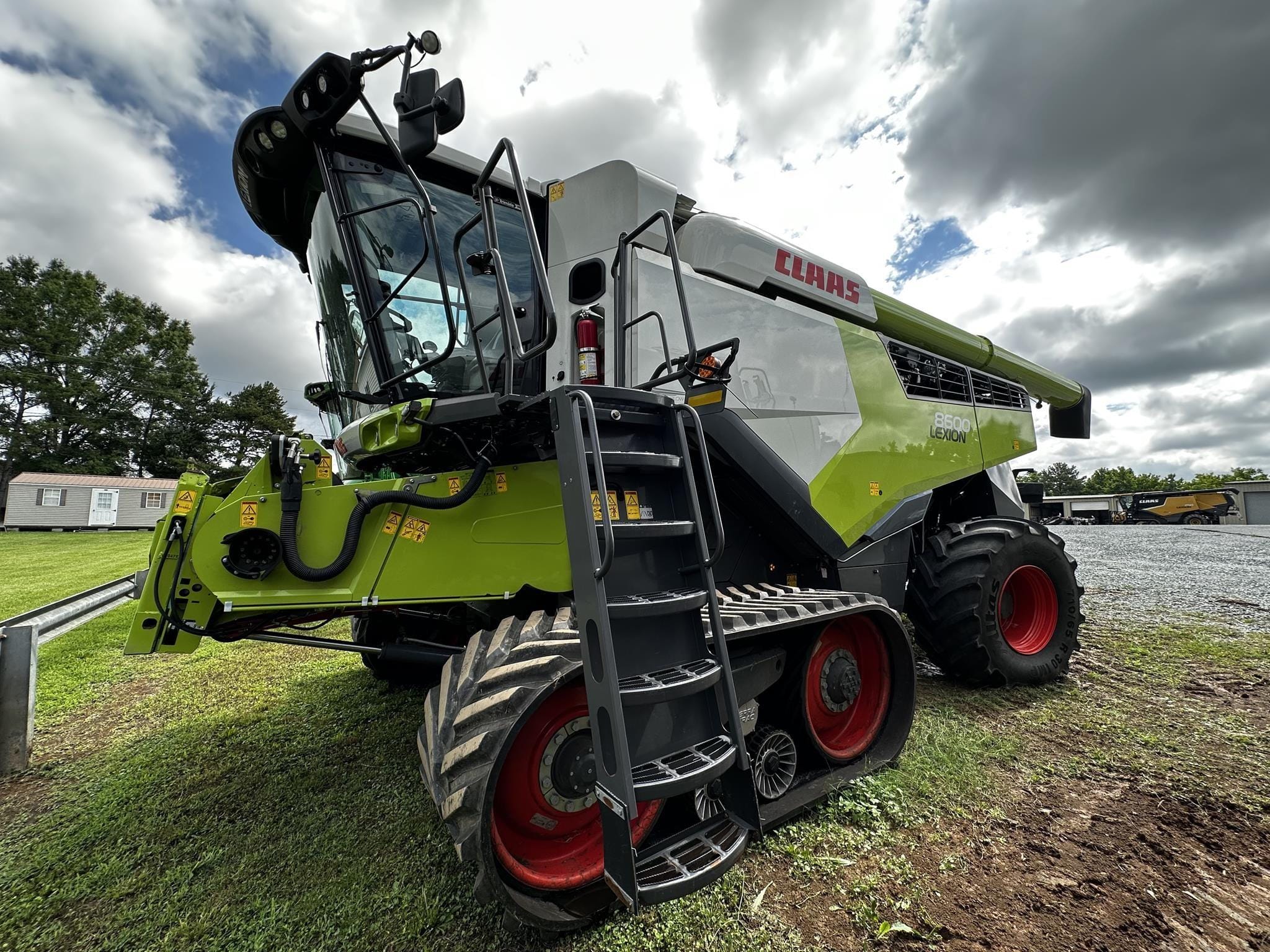 2022 CLAAS Lexion 8600TT Equipment Image0