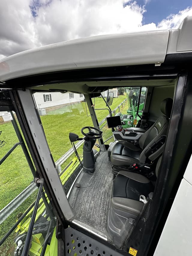 Image of CLAAS Lexion 8600TT equipment image 4