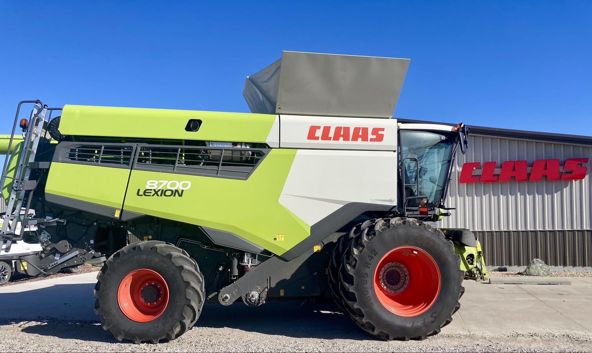 2022 CLAAS Lexion 8700 Equipment Image0
