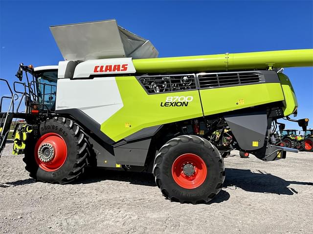 Image of CLAAS Lexion 8700 equipment image 1