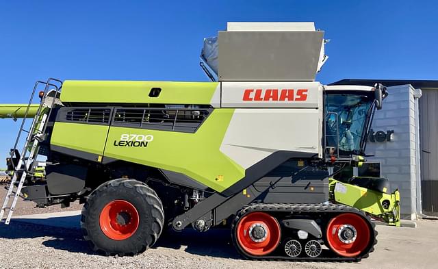 Image of CLAAS Lexion 8700TT equipment image 1