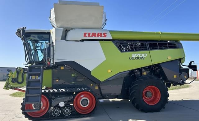 Image of CLAAS Lexion 8700TT equipment image 1