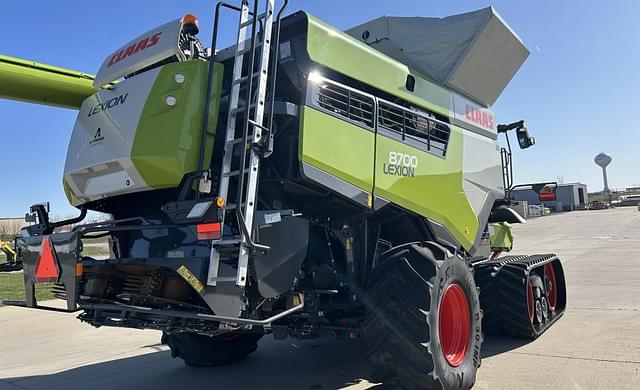 Image of CLAAS Lexion 8700TT equipment image 4