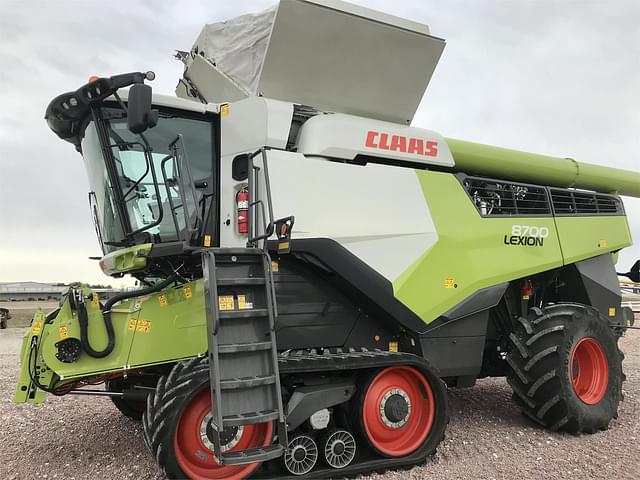 Image of CLAAS Lexion 8700TT equipment image 3