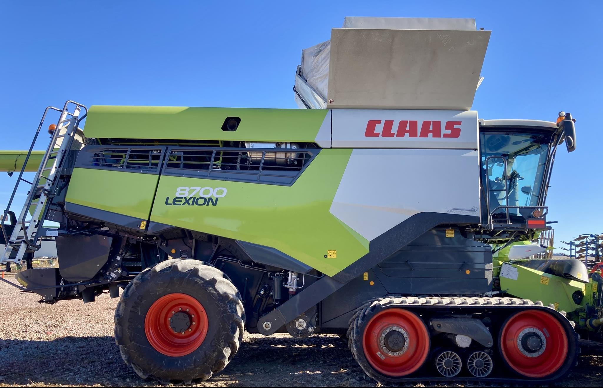 Main image CLAAS Lexion 8700TT