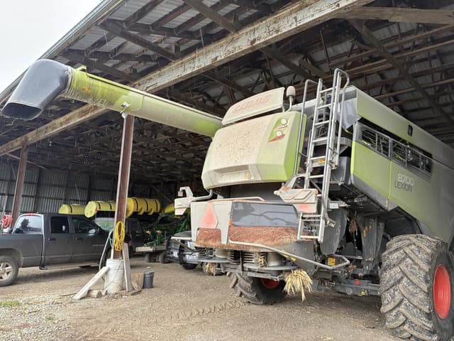 Image of CLAAS Lexion 8700TT equipment image 2