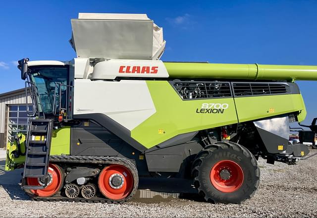 Image of CLAAS Lexion 8700TT equipment image 1