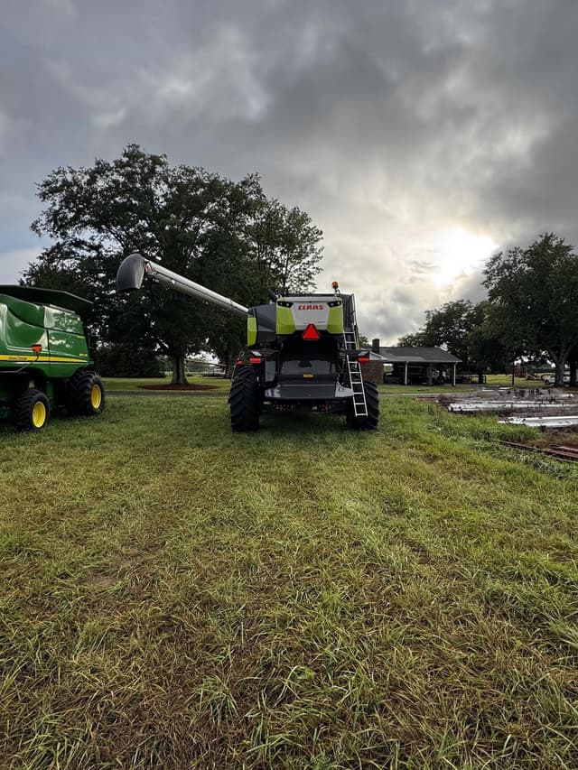 Image of CLAAS Trion 740 equipment image 4