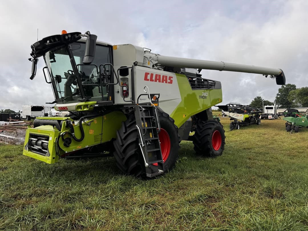 Image of CLAAS Trion 740 Primary image