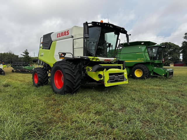 Image of CLAAS Trion 740 equipment image 1