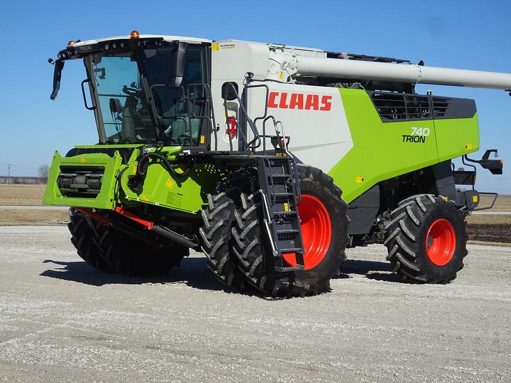 Image of CLAAS Trion 740 Primary image