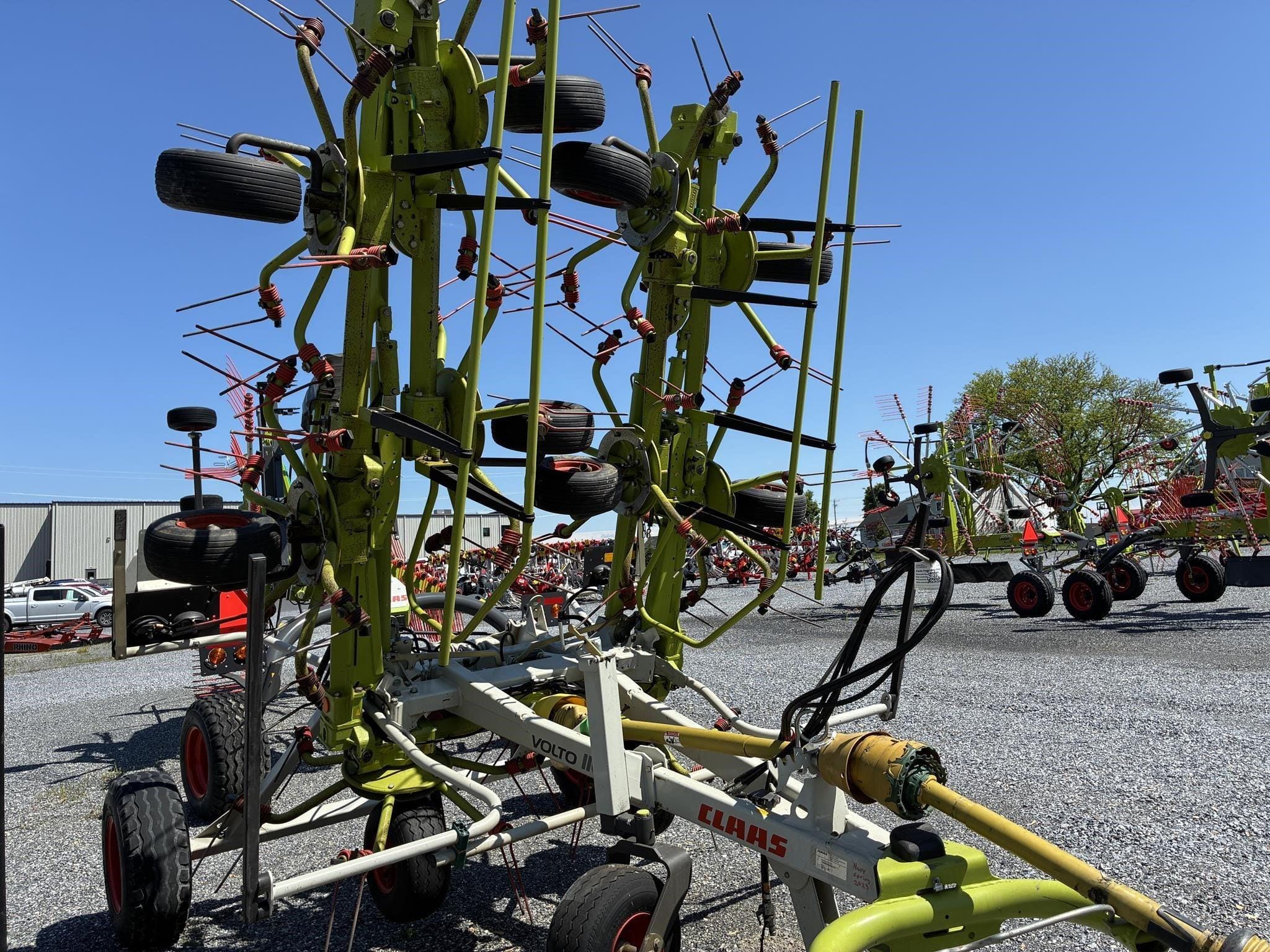 2022 CLAAS Volto 1100T Equipment Image0