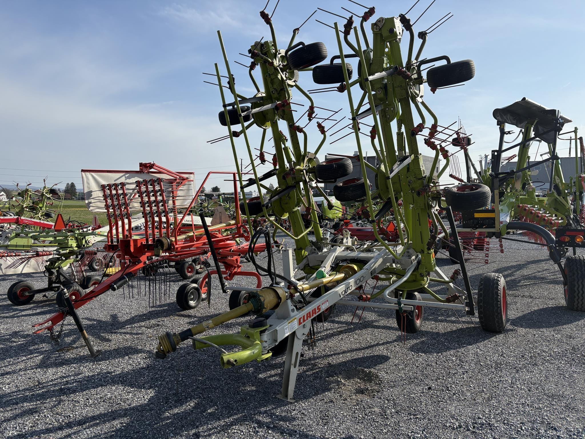 2022 CLAAS Volto 1100T Equipment Image0