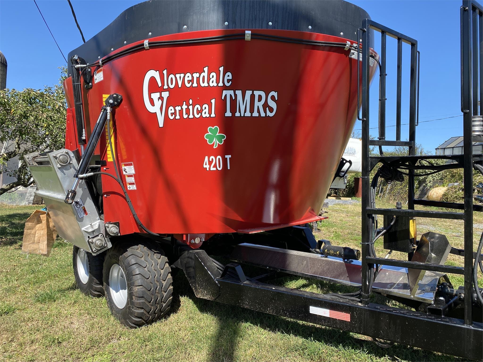 2022 Cloverdale 420T Equipment Image0