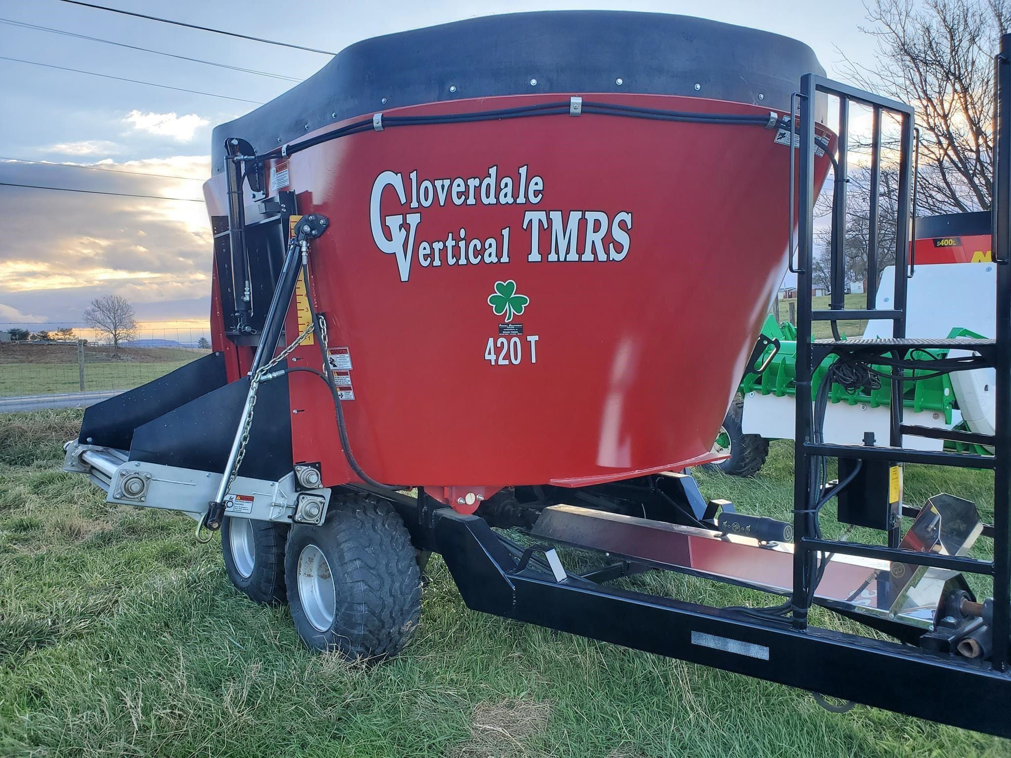 2022 Cloverdale 420T Equipment Image0