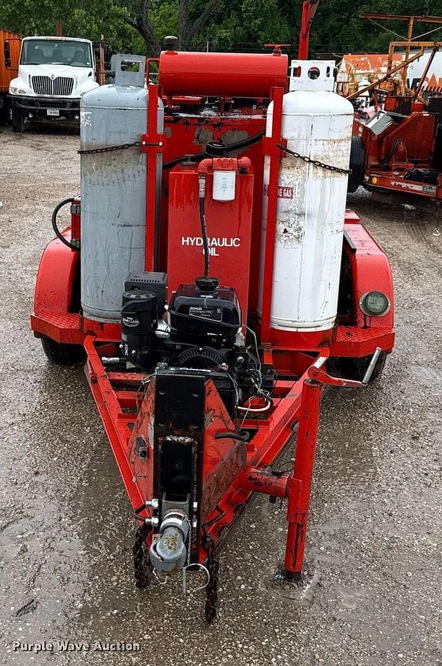 Image of Crafco E-Z Pour equipment image 1