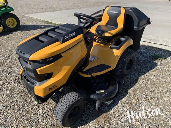 Image of Cub Cadet XT1 LT46 equipment image 2