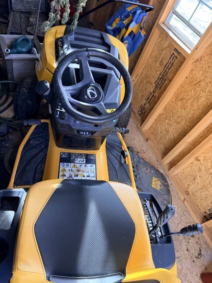 2022 Cub Cadet XT1 LT46 Equipment Image0