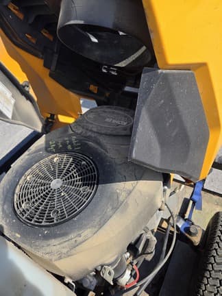 Image of Cub Cadet XT2 LX42 equipment image 4