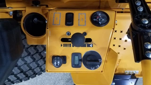 Image of Cub Cadet Pro Z972L equipment image 3