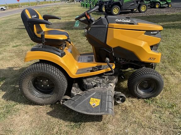 Image of Cub Cadet XT2 SLX50 equipment image 3