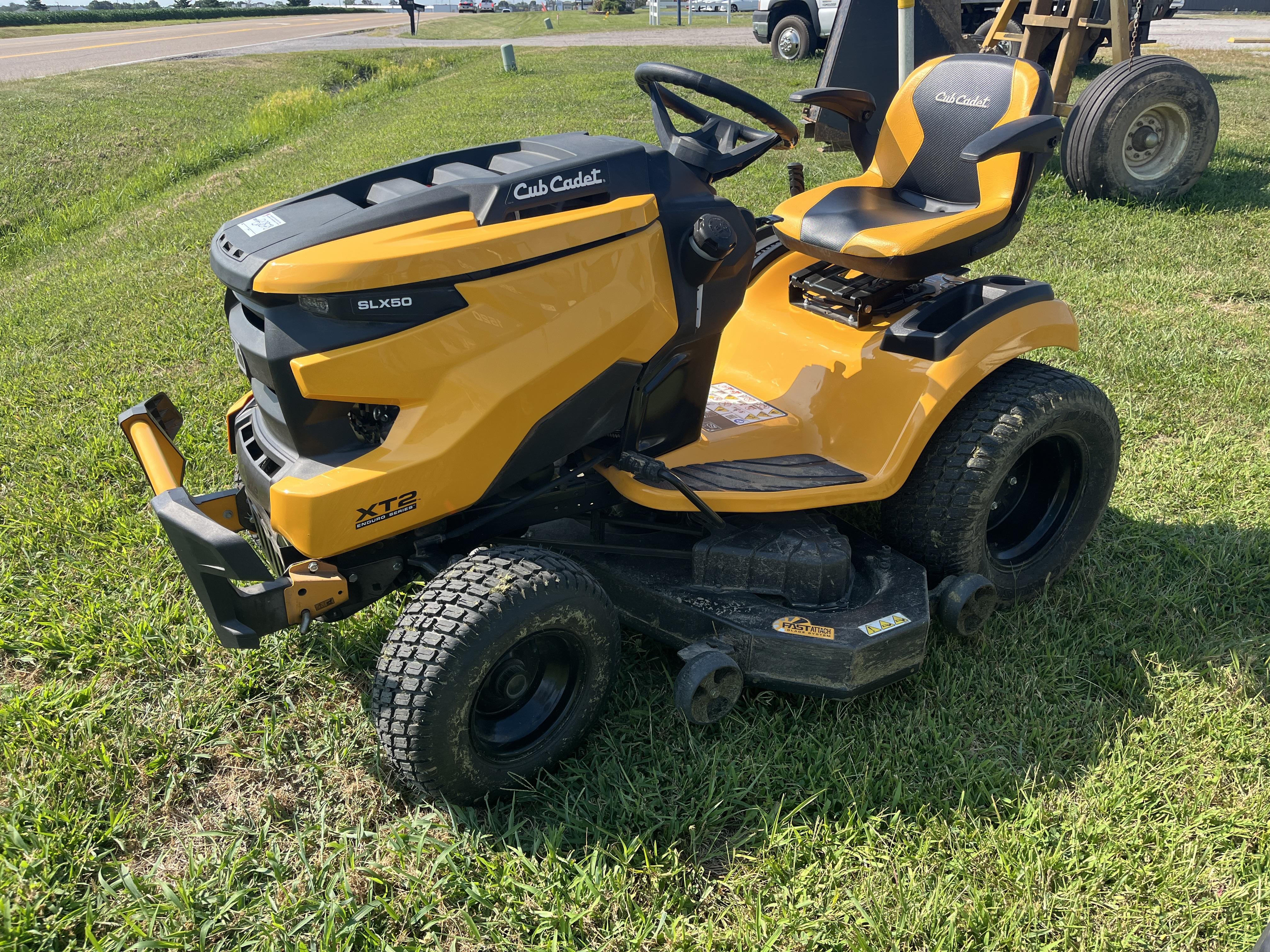 Main image Cub Cadet XT2 SLX50