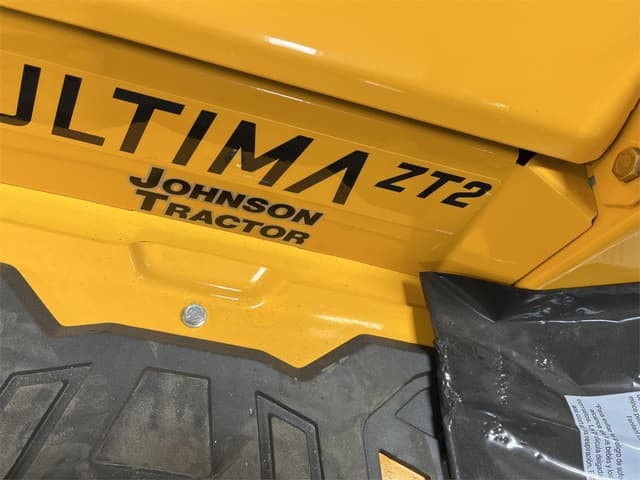 Image of Cub Cadet Ultima ZT2 equipment image 2