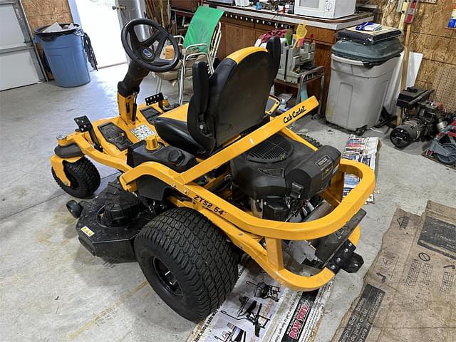 Image of Cub Cadet Ultima ZTS2 equipment image 2