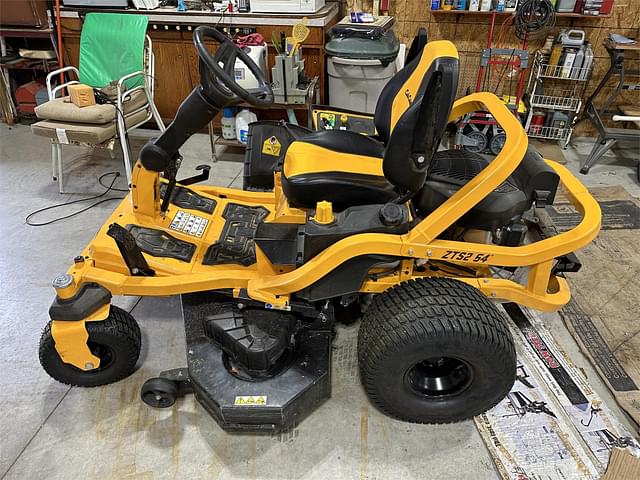 Image of Cub Cadet Ultima ZTS2 equipment image 3