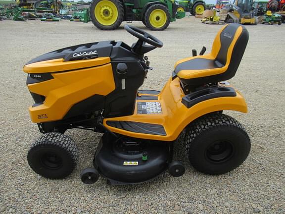 Image of Cub Cadet XT1 LT46 equipment image 3