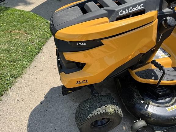 Image of Cub Cadet XT1 LT46 equipment image 1