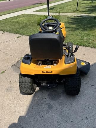 Image of Cub Cadet XT1 LT46 equipment image 3