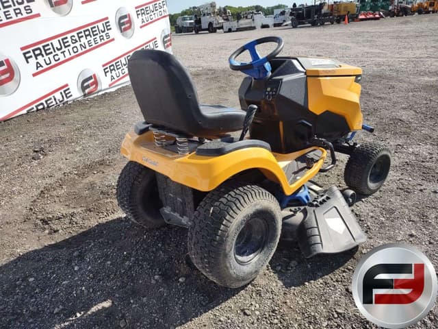 Image of Cub Cadet XT1 equipment image 4