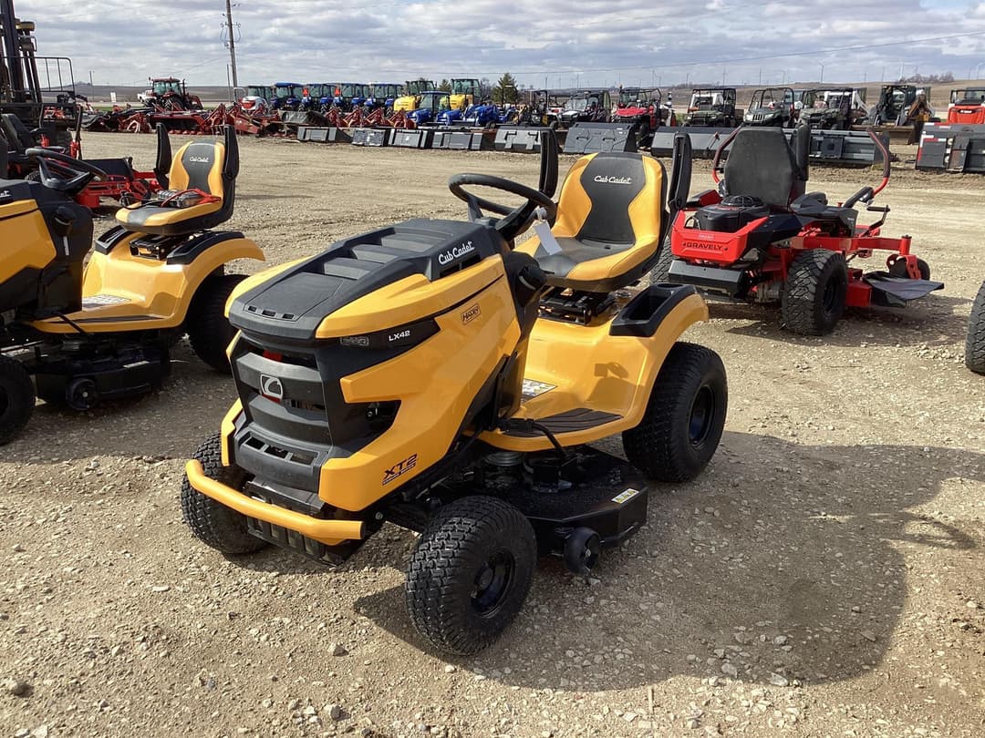 Image of Cub Cadet XT2 LX42 Image 1