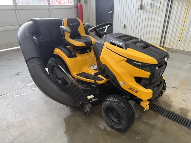 Image of Cub Cadet XT2 SLX50 equipment image 2