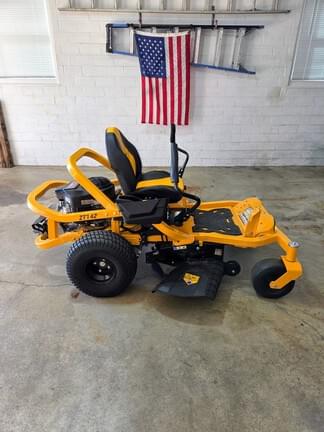 Image of Cub Cadet Ultima ZT1 equipment image 2