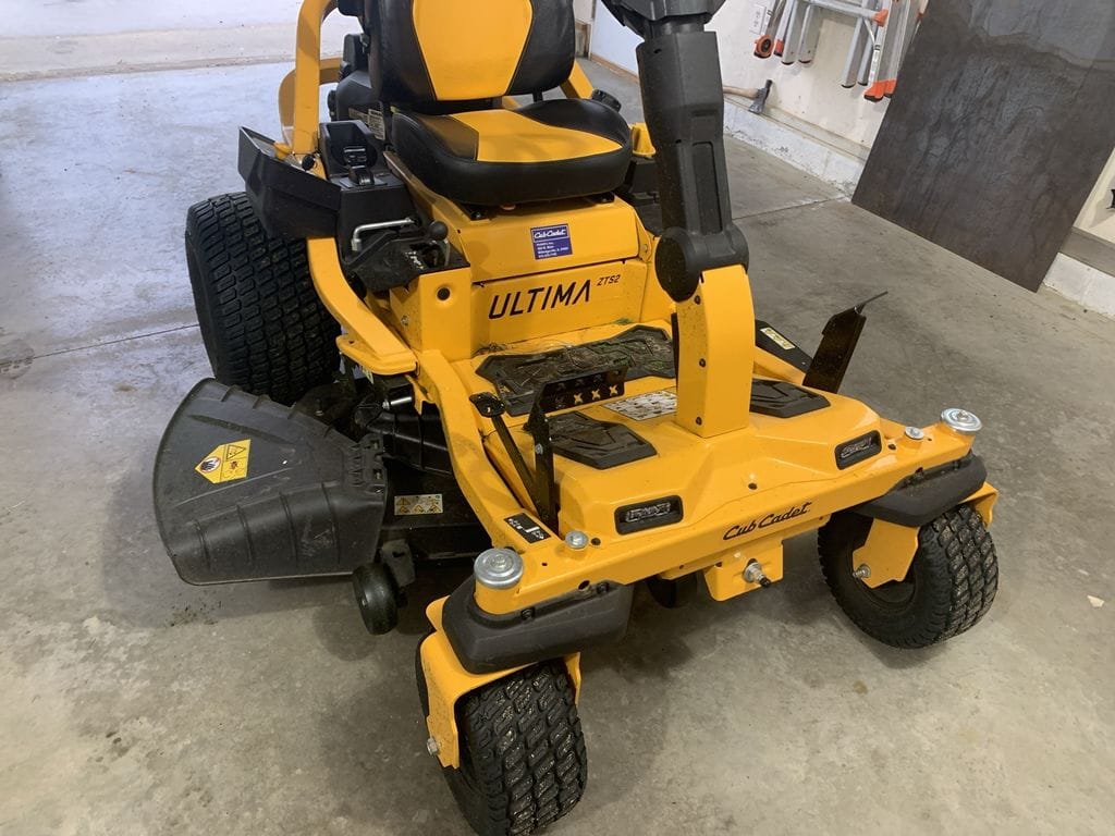 2022 Cub Cadet Ultima ZTS2 Equipment Image0