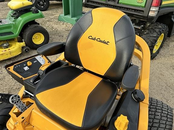 Image of Cub Cadet Ultima ZT2 equipment image 4