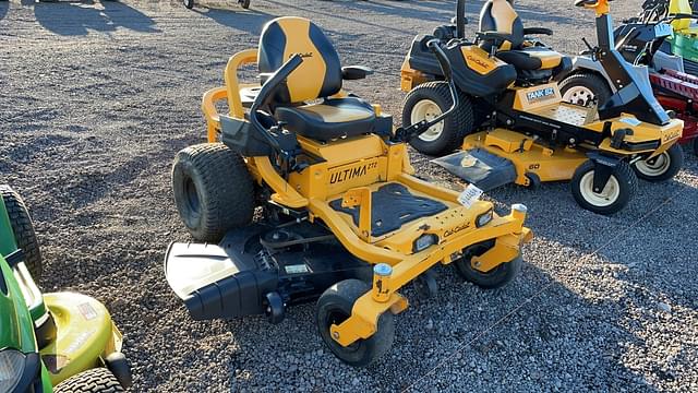 Image of Cub Cadet Ultima ZT2 equipment image 2