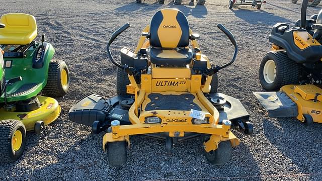 Image of Cub Cadet Ultima ZT2 equipment image 1