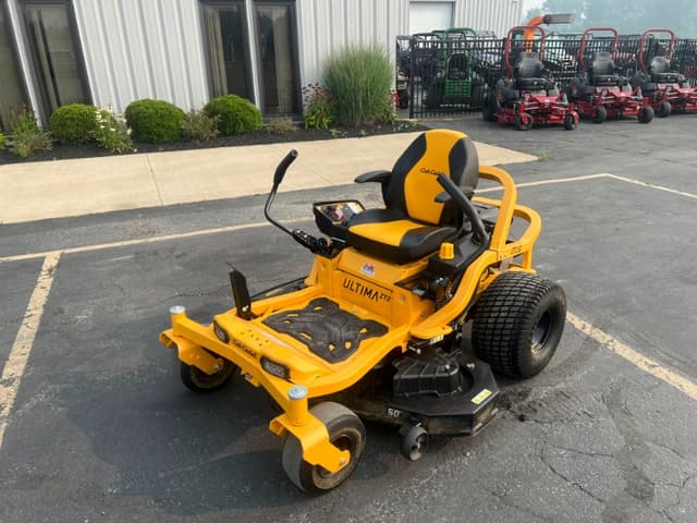 Image of Cub Cadet Ultima ZT2 equipment image 1