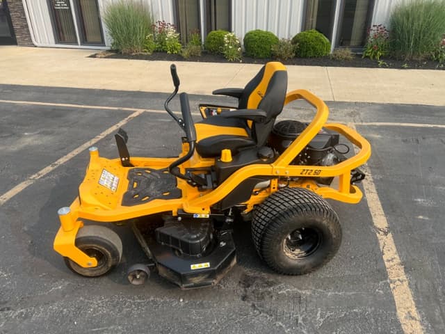 Image of Cub Cadet Ultima ZT2 equipment image 2