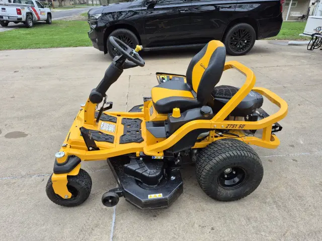 Image of Cub Cadet Ultima ZTS1 equipment image 2